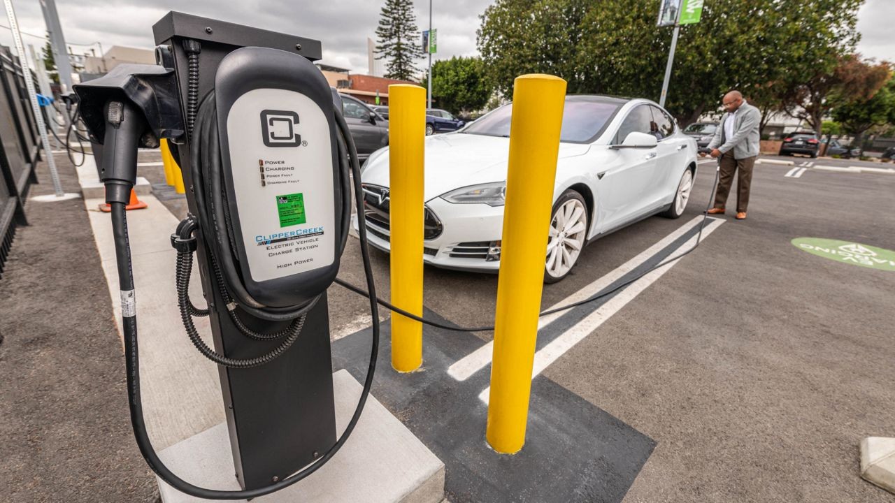 電動汽車充電樁：安全、快速、方便的充電方式